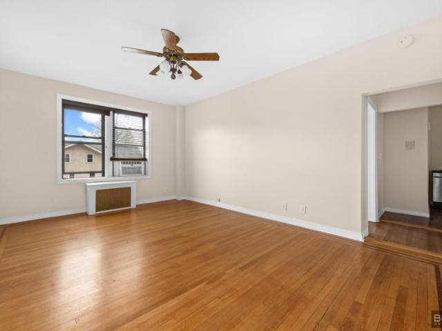 Apartment for sale in Queens, Arverne
