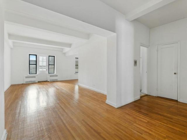Apartment for sale in Kew Gardens