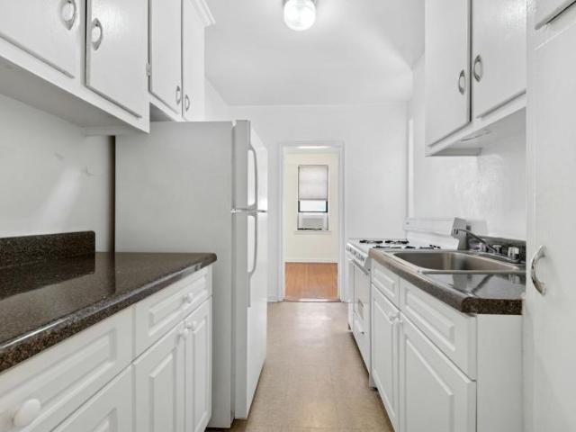 Apartment for sale in Kew Gardens Apartment for sale in Kew Gardens