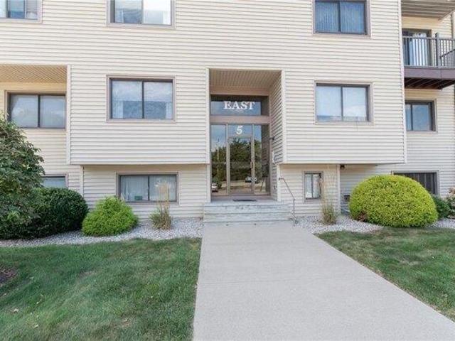 Condo for sale in Lincoln, Providence County