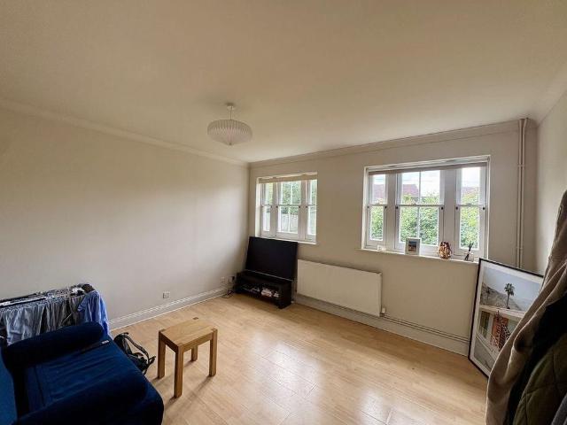 Apartment for rent in Perryfields, West Sussex