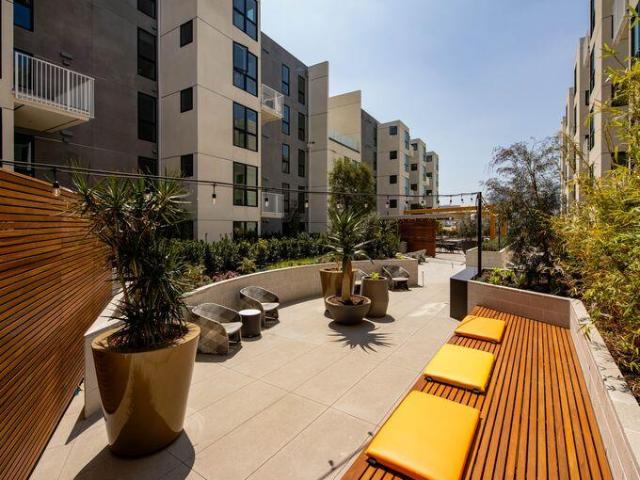 Apartment for rent in Canoga Park, California