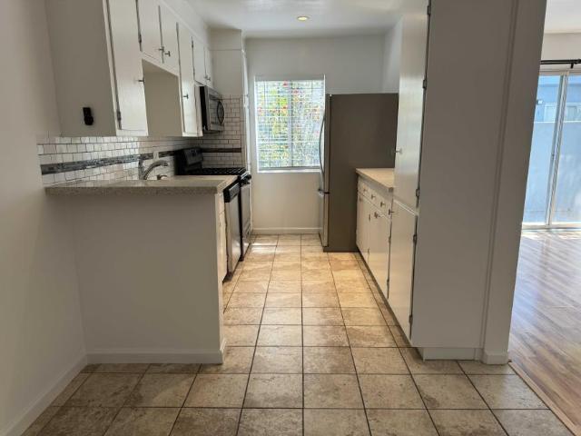 Condo for rent in Canoga Park, California