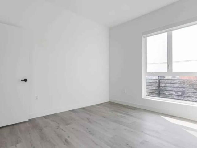 Room for rent in Canoga Park, California