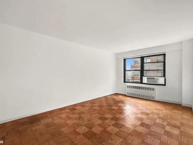 Apartment for sale in Arverne, New York
