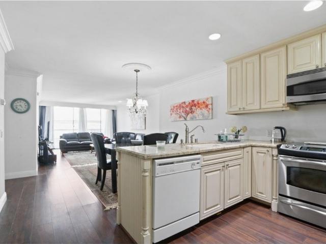 Apartment for sale in Canoga Park, California