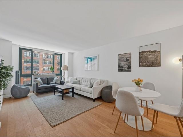 Apartment for sale in Manhattan Community Board 6, New York