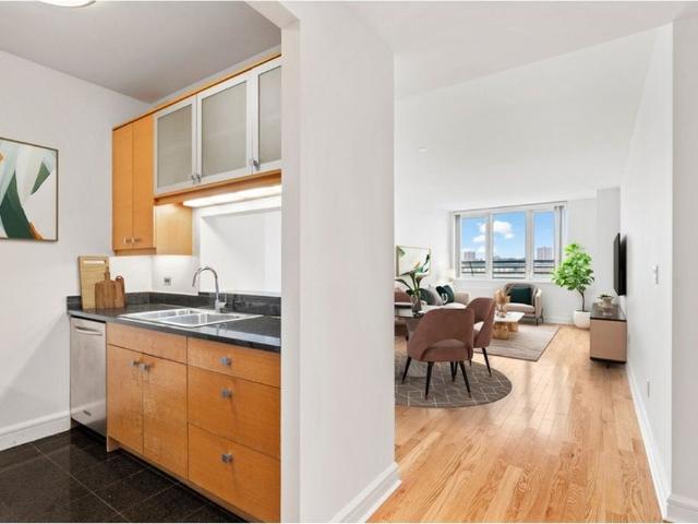 Apartment for sale in Arverne, New York