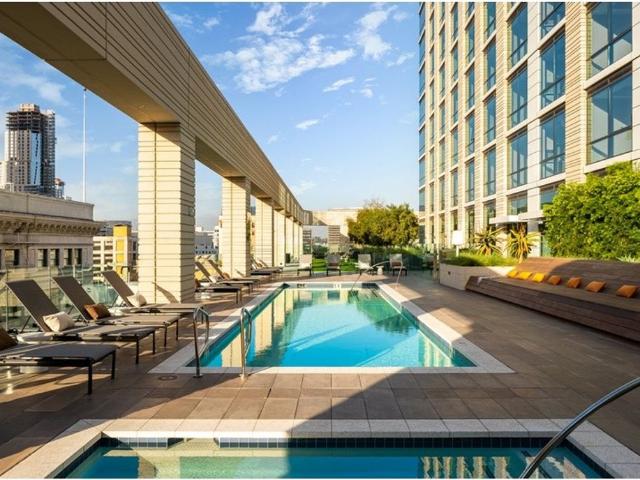 Apartment for sale in Canoga Park, California