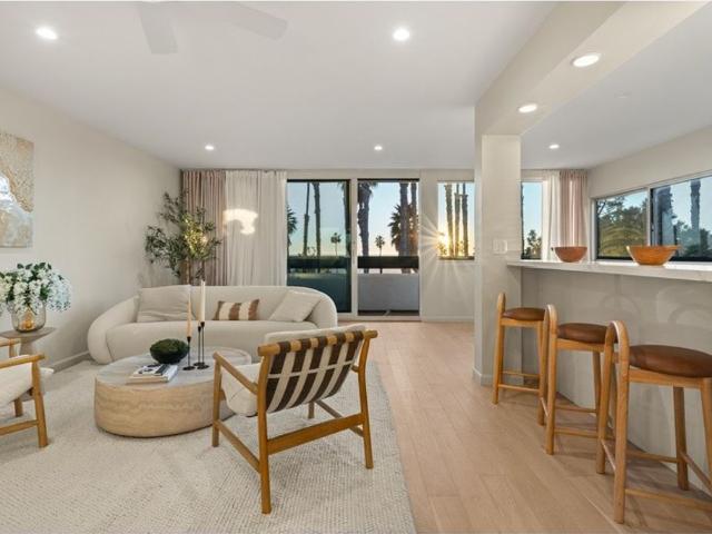 Apartment for sale in Santa Monica, California