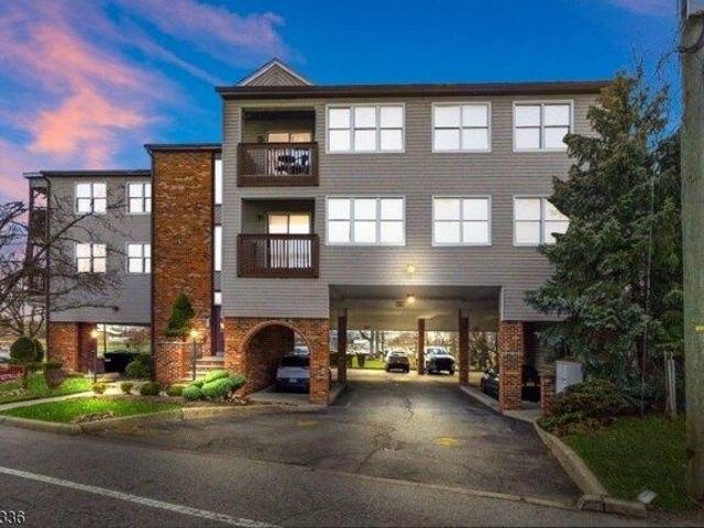 Condo for sale in Lyndhurst, New Jersey