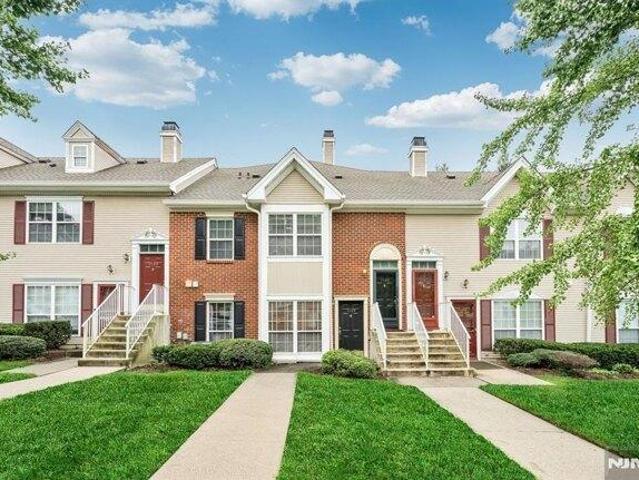 Condo for sale in Franklin Crossing, Mahwah