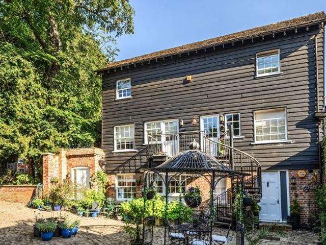 Maisonette for sale in Southcourt, Aylesbury