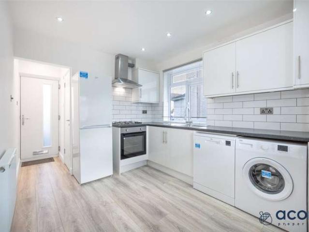 Maisonette for sale in Kingsbury, Greater London