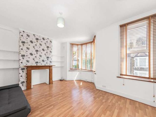 Maisonette for sale in Peckham, Greater London