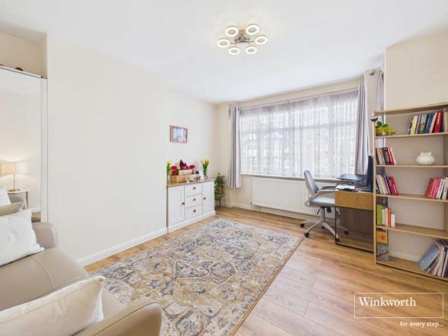 Maisonette for sale in Kingsbury, Greater London