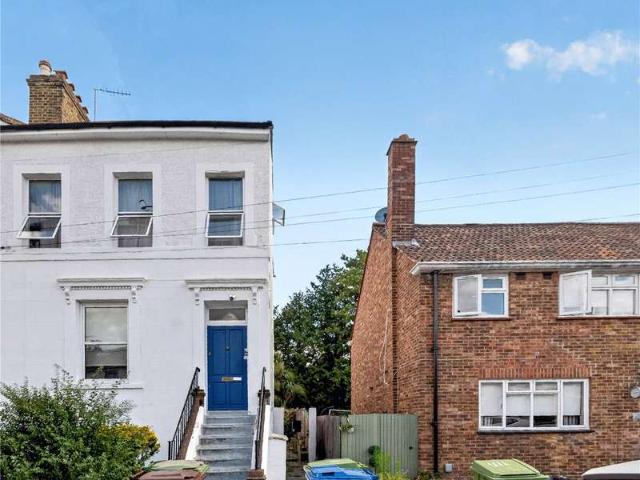 Maisonette for sale in London Borough of Southwark, Greater London