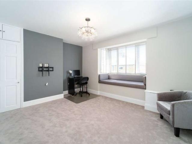 Maisonette for sale in New Town, Eton