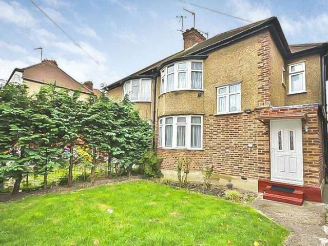 Maisonette for sale in London Borough of Hounslow, Greater London