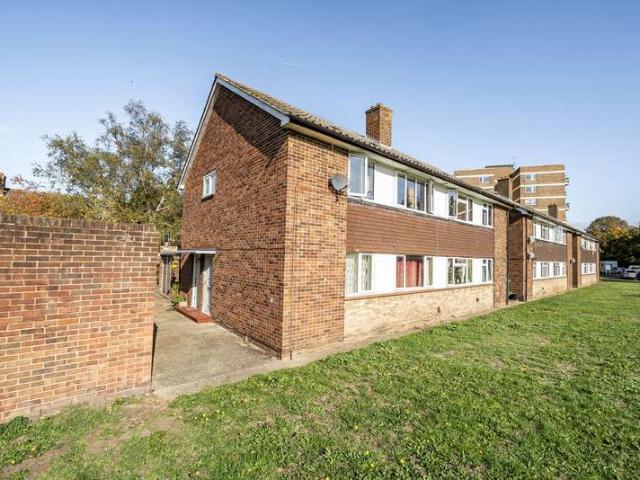 Maisonette for sale in Swallowfields, Blackhills