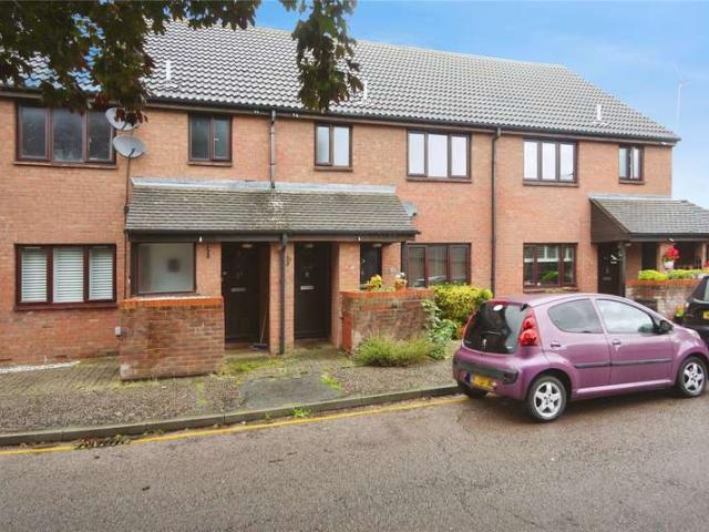 Maisonette for sale in Navestock Side, Essex