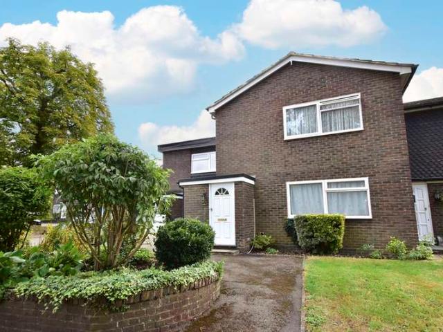 Maisonette for sale in Batchworth, Hertfordshire