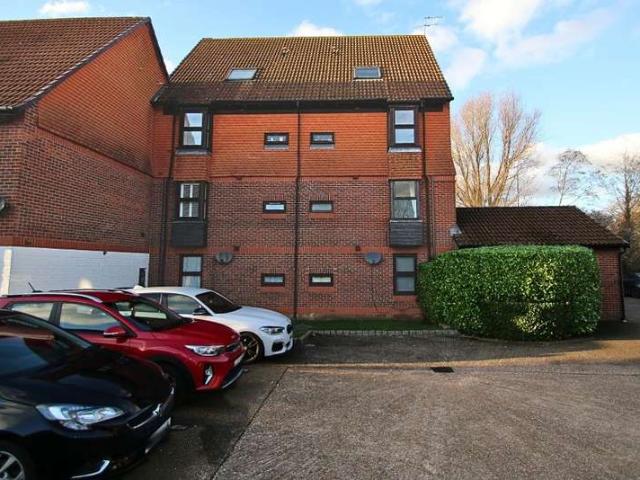 Maisonette for sale in Woking, Surrey