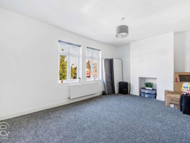 Maisonette for sale in London Borough of Ealing, Hanwell