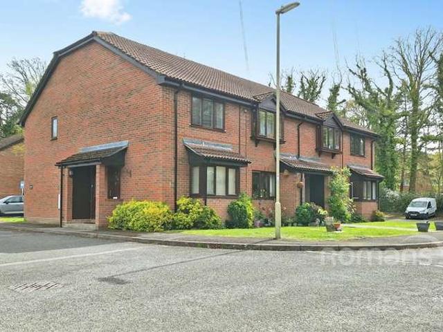 Maisonette for sale in Fleet, Hart