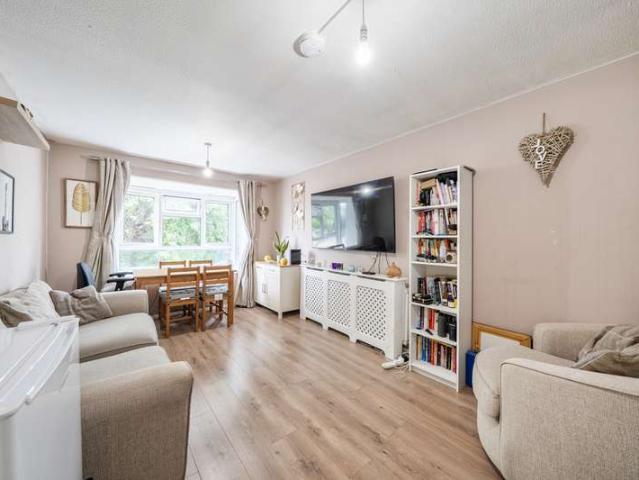 Maisonette for sale in London Borough of Hillingdon, Greater London