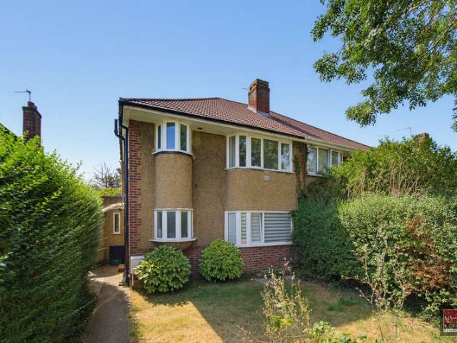 Maisonette for sale in London Borough of Hounslow, Greater London