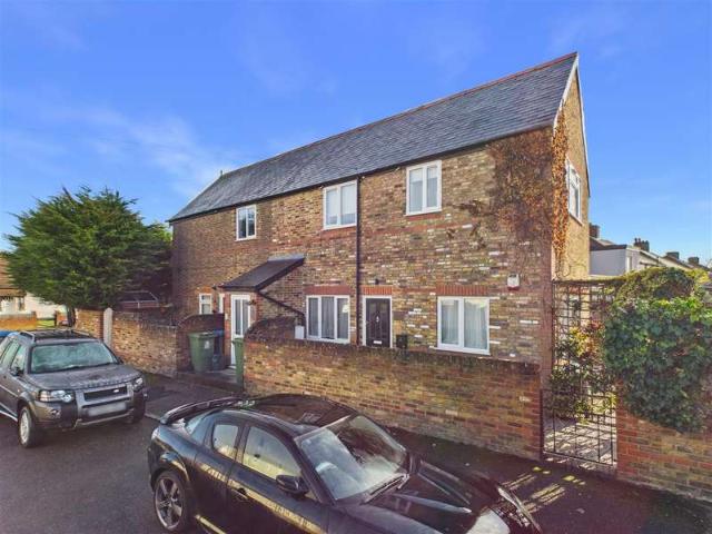 Maisonette for sale in West End, Blackhills