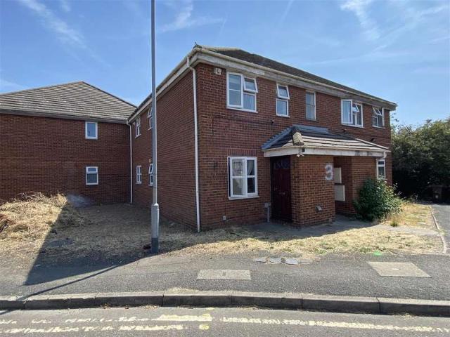 Maisonette for sale in Scrattons Farm, Greater London