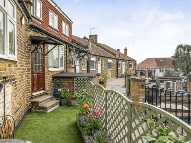 Maisonette for sale in London Borough of Enfield, Greater London