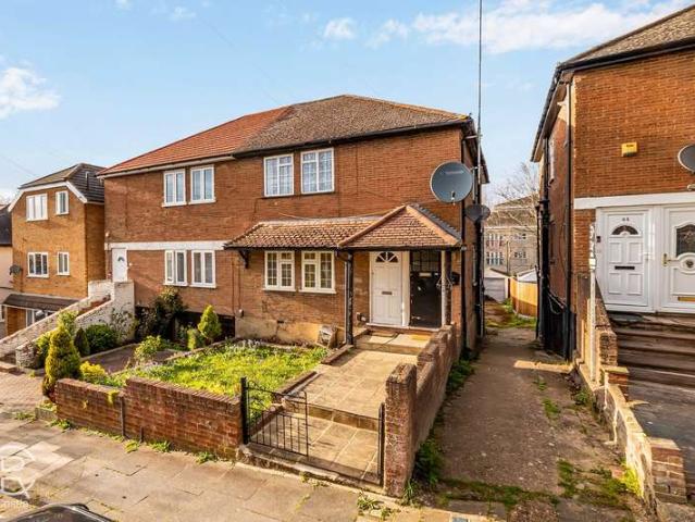 Maisonette for sale in London Borough of Ealing, Hanwell
