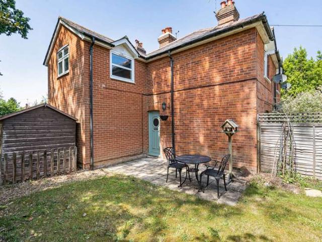 Maisonette for sale in Lower Bourne, Fole