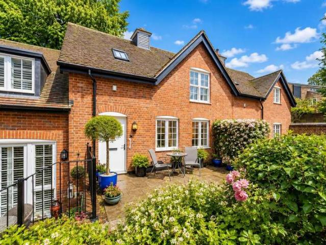 Maisonette for sale in Pouchen End, Hertfordshire
