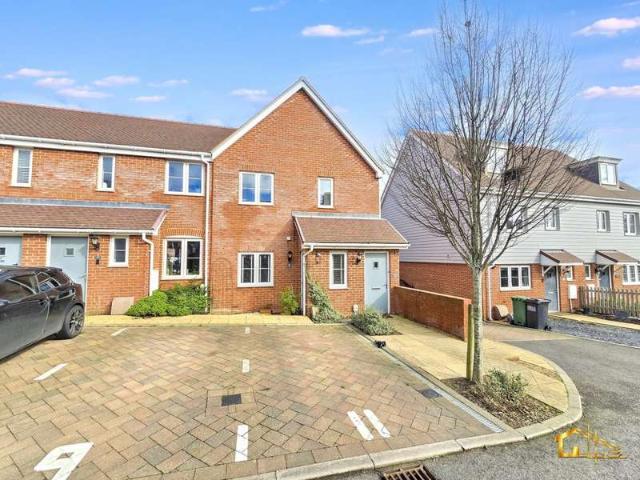 Maisonette for sale in Sidley, Heathlands