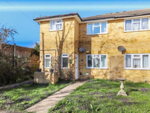 Maisonette for sale in Cowley, Greater London