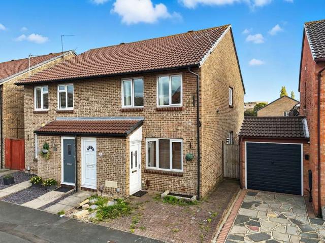 Maisonette for sale in London Borough of Havering, Greater London