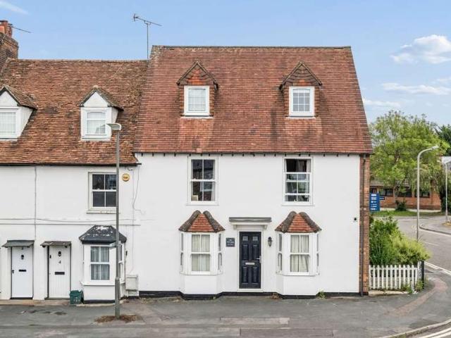 Maisonette for sale in Lane End, Buckinghamshire