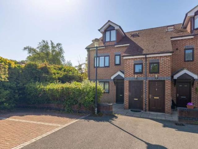Maisonette for rent in Slough