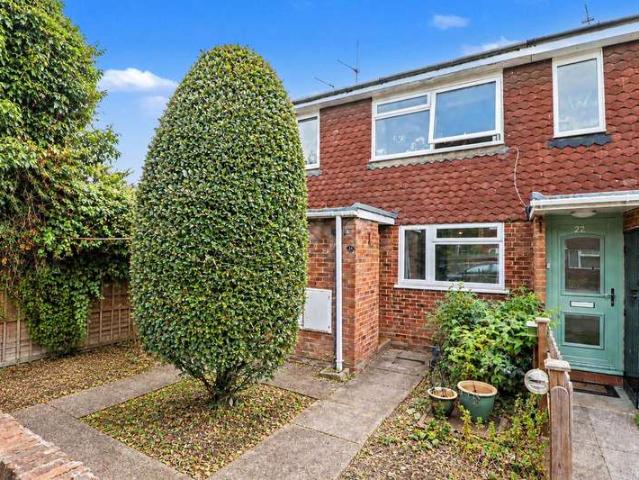 Maisonette for sale in Horsell, Woking