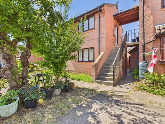 Maisonette for sale in Theale, West Berkshire