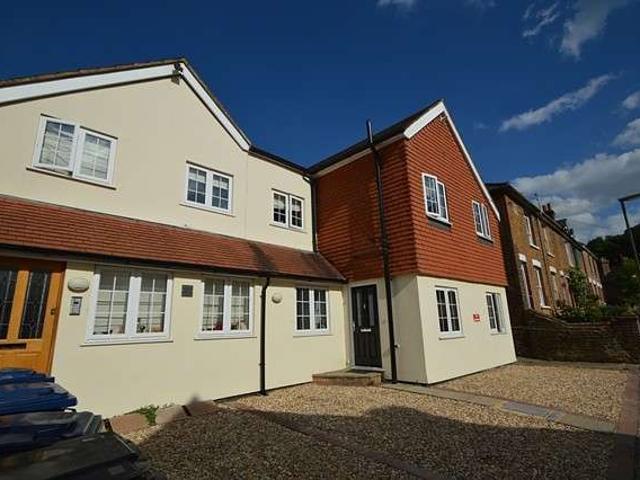 Maisonette for sale in Holloway Hill, Fole