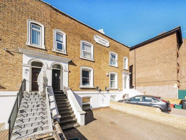 Duplex for sale in Brentford, Strand-on-the-Green
