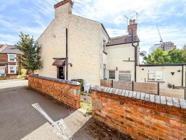 Maisonette for sale in North Watford