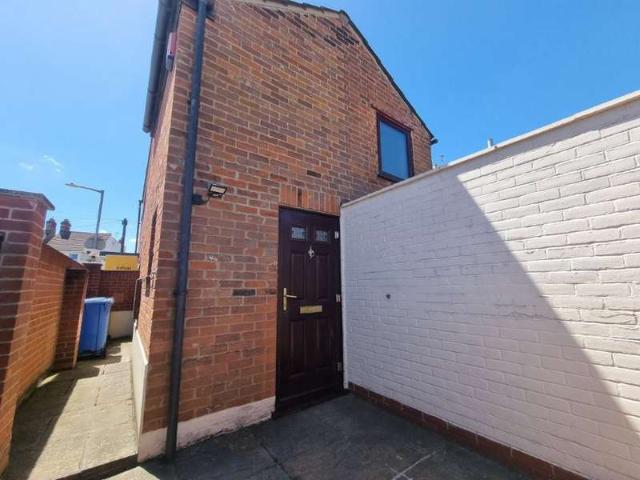 Maisonette for sale in Westbourne, Key Street