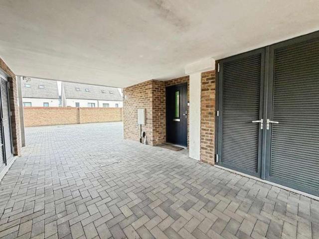 Maisonette for sale in London Borough of Hillingdon, Greater London