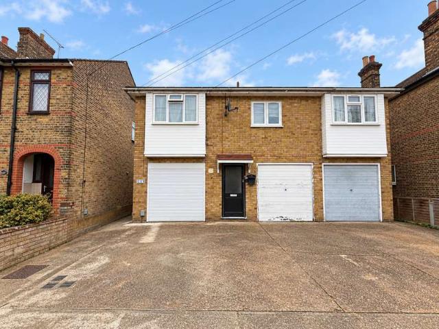 Maisonette for sale in London Borough of Havering, Greater London